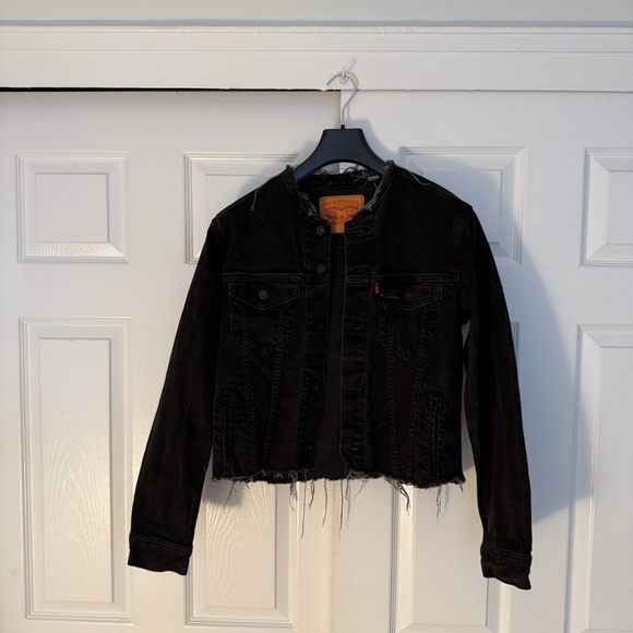 Levi's Collarless Cropped Trucker Jean Jacket - Picture 1 of 5
